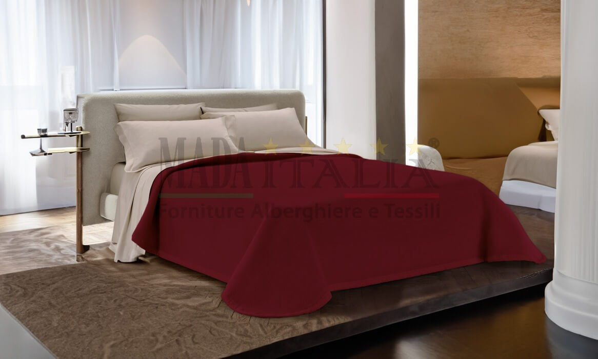 Vendita Coperta Ignifuga Hotel Antifiamma Tinta Unita Misto Lana Bordeaux Ambientata Vendita Coperta Ignifuga Hotel Antifiamma Tinta Unita Misto Lana Bordeaux Ambientata