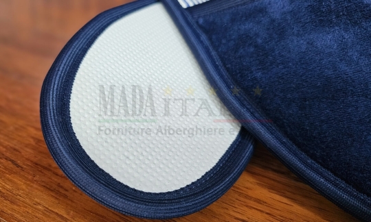 Vendita Ciabattine Monouso Ciniglia Blu Suola Righe Punta Chiusa Dettaglio Suola EVA